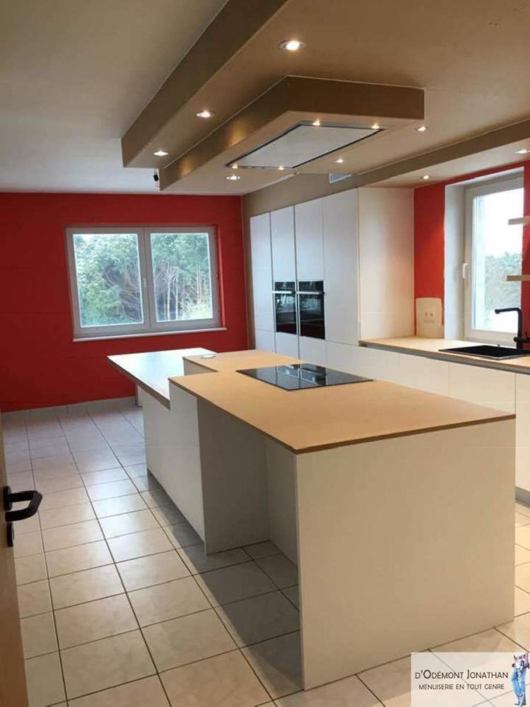 cuisine-mur-rouge